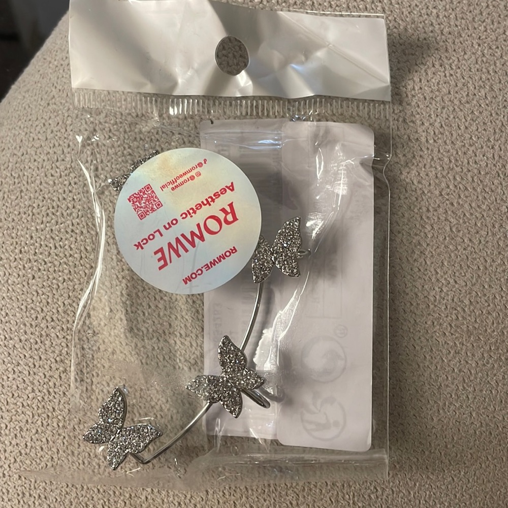 Brand New Romwe Silver Butterfly Ear-cuff Earring